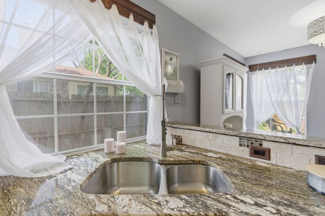 313 Georgian Oak Court, Lake Dallas, TX 75065