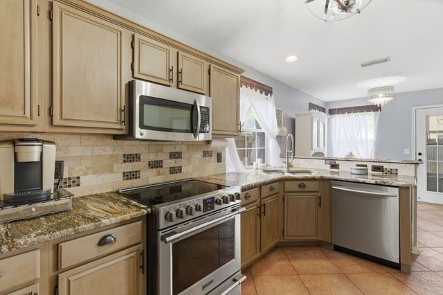 313 Georgian Oak Court, Lake Dallas, TX 75065