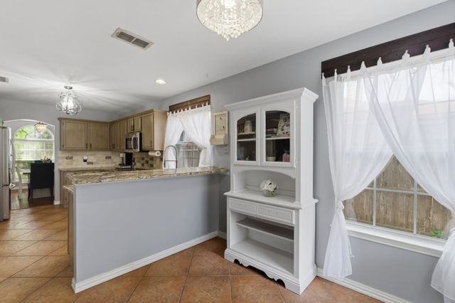 313 Georgian Oak Court, Lake Dallas, TX 75065