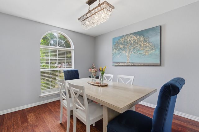 313 Georgian Oak Court, Lake Dallas, TX 75065