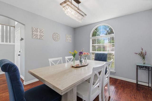 313 Georgian Oak Court, Lake Dallas, TX 75065