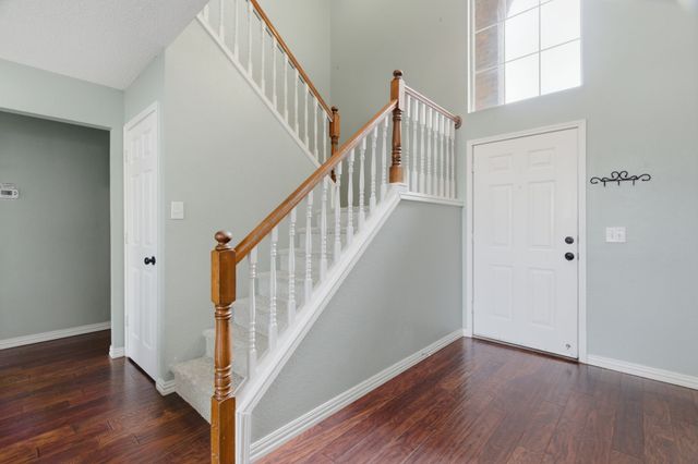 313 Georgian Oak Court, Lake Dallas, TX 75065