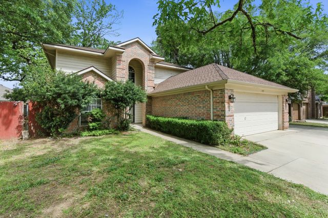 313 Georgian Oak Court, Lake Dallas, TX 75065