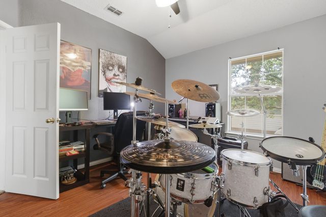 313 Georgian Oak Court, Lake Dallas, TX 75065