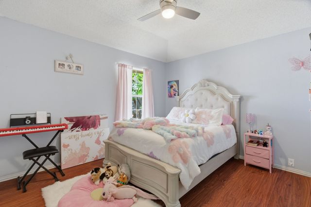 313 Georgian Oak Court, Lake Dallas, TX 75065