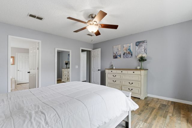 313 Georgian Oak Court, Lake Dallas, TX 75065