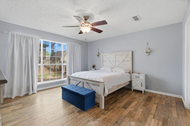 313 Georgian Oak Court, Lake Dallas, TX 75065