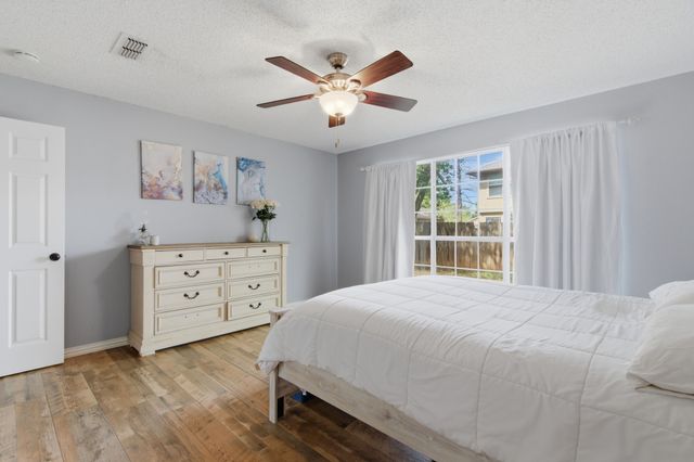 313 Georgian Oak Court, Lake Dallas, TX 75065