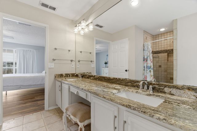 313 Georgian Oak Court, Lake Dallas, TX 75065