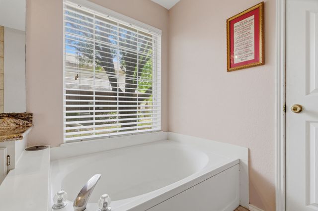 313 Georgian Oak Court, Lake Dallas, TX 75065