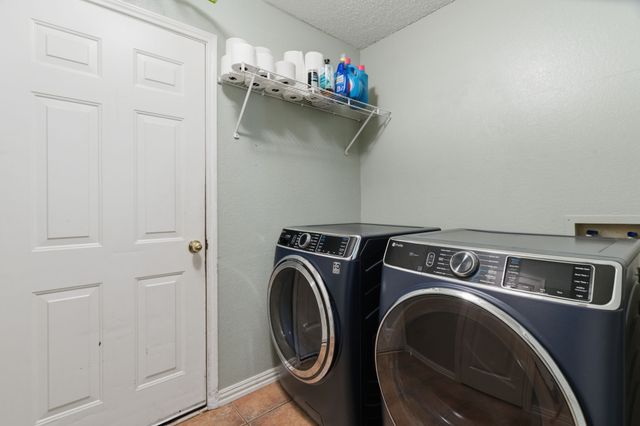 313 Georgian Oak Court, Lake Dallas, TX 75065