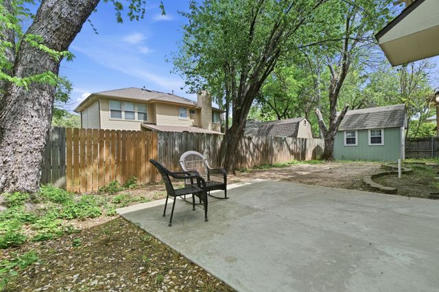 313 Georgian Oak Court, Lake Dallas, TX 75065