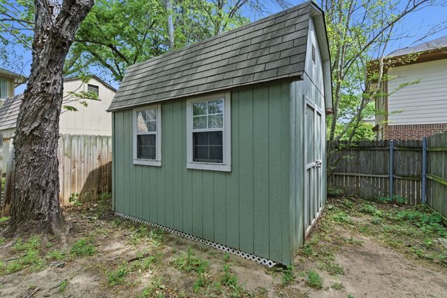 313 Georgian Oak Court, Lake Dallas, TX 75065