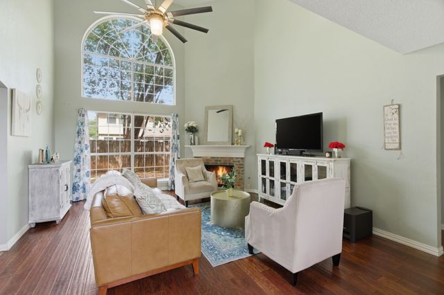 313 Georgian Oak Court, Lake Dallas, TX 75065