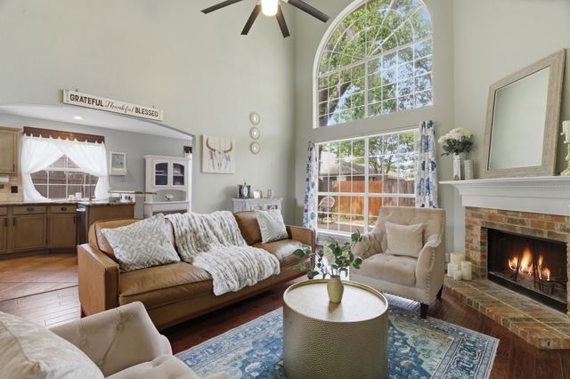 313 Georgian Oak Court, Lake Dallas, TX 75065