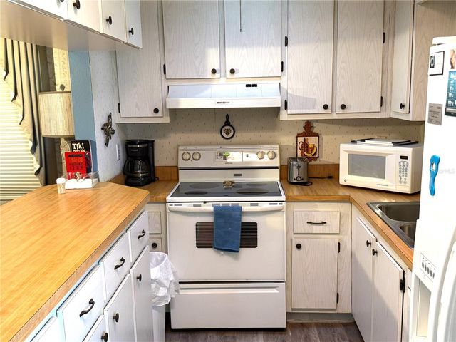 390 301 BOULEVARD W 8A, Bradenton, FL 34205