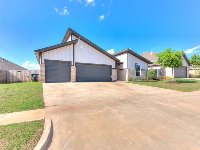 8221 NW 152nd Terrace, Edmond, OK 73013