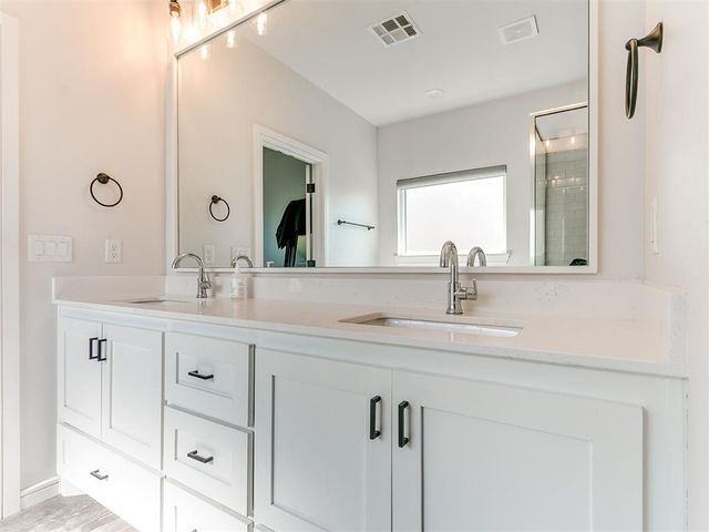 8221 NW 152nd Terrace, Edmond, OK 73013