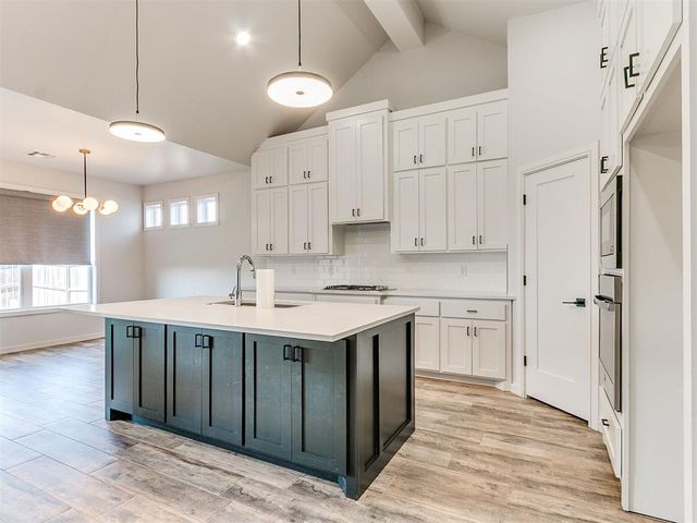 8221 NW 152nd Terrace, Edmond, OK 73013