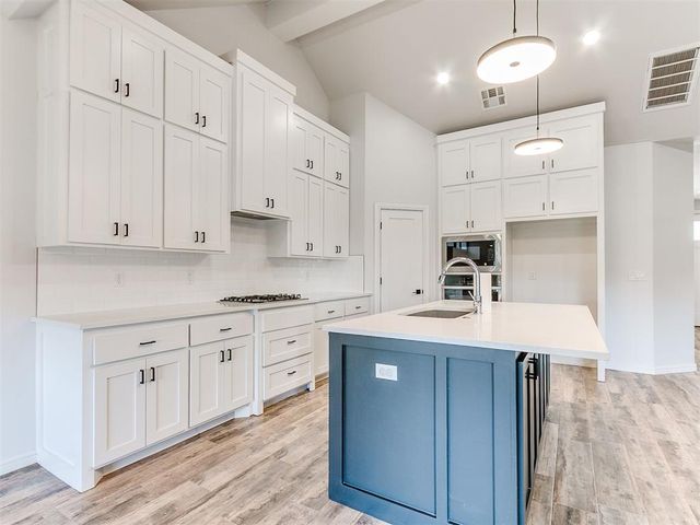 8221 NW 152nd Terrace, Edmond, OK 73013