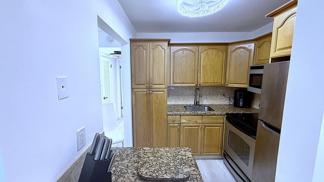 78 Harwood H Crescent, Deerfield Beach, FL 33442