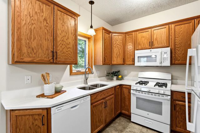 770 1st Avenue NW, New Brighton, MN 55112