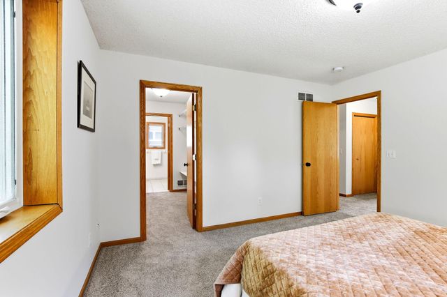 770 1st Avenue NW, New Brighton, MN 55112