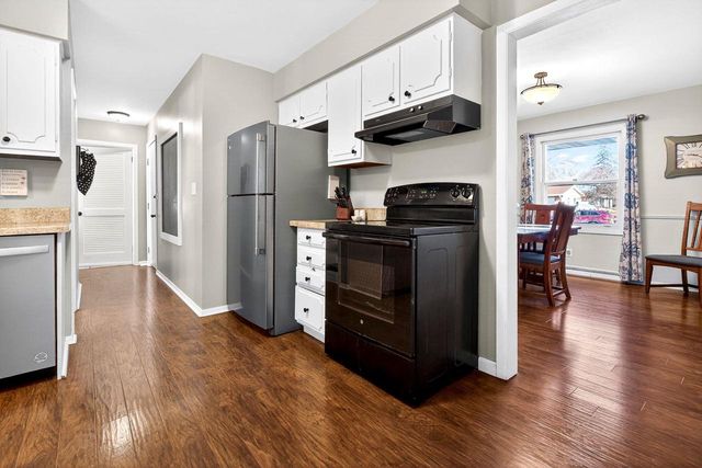 611 CHATHAM COURT, Neenah, WI 54956