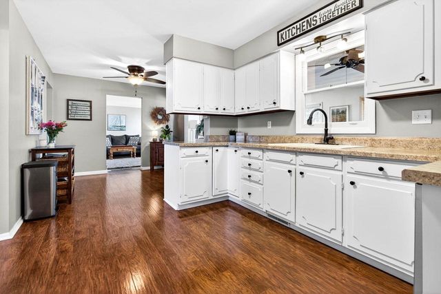 611 CHATHAM COURT, Neenah, WI 54956