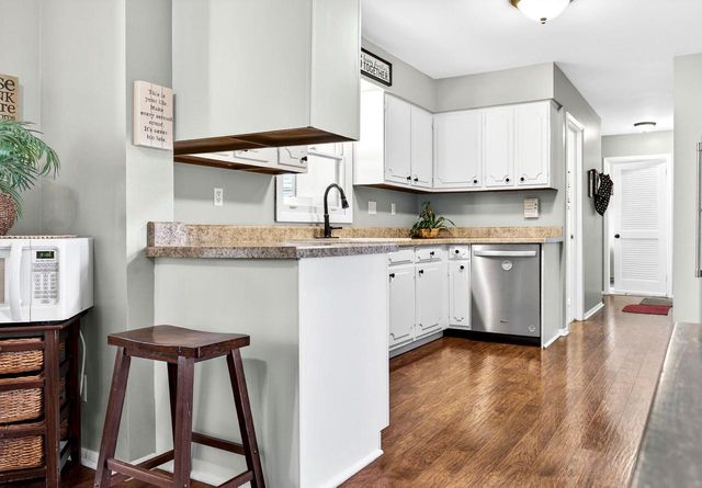 611 CHATHAM COURT, Neenah, WI 54956