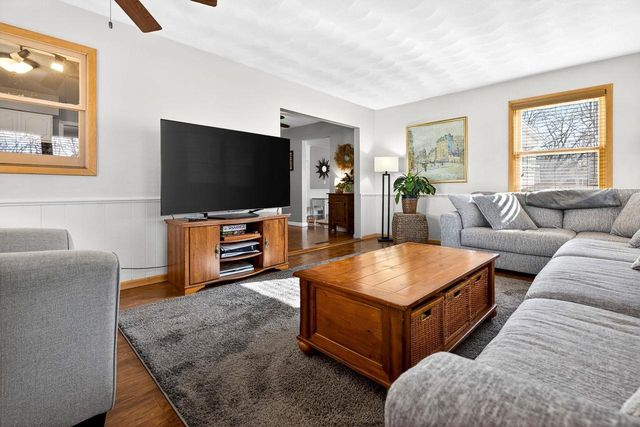 611 CHATHAM COURT, Neenah, WI 54956