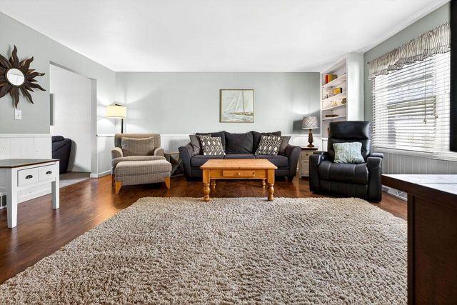 611 CHATHAM COURT, Neenah, WI 54956