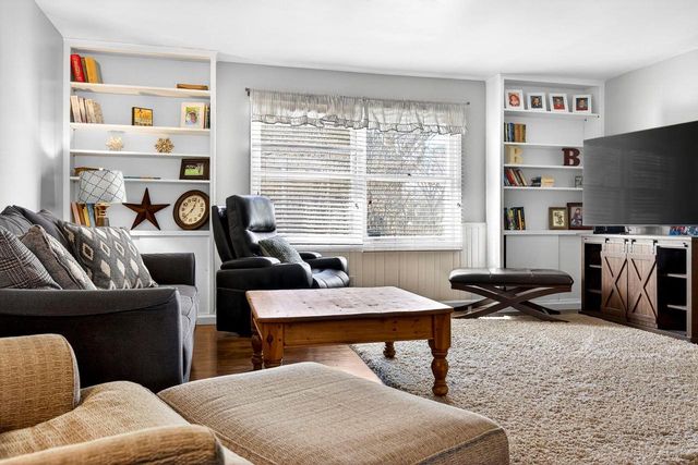 611 CHATHAM COURT, Neenah, WI 54956