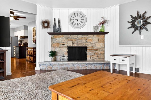 611 CHATHAM COURT, Neenah, WI 54956