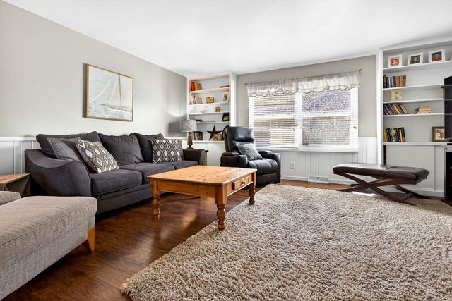 611 CHATHAM COURT, Neenah, WI 54956