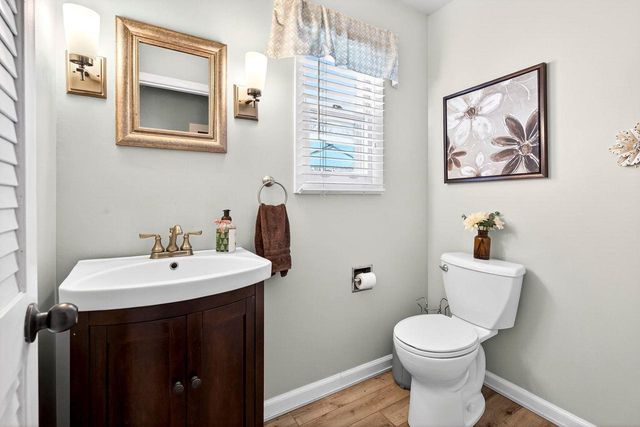 611 CHATHAM COURT, Neenah, WI 54956