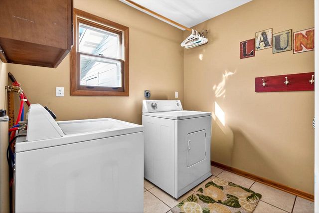 611 CHATHAM COURT, Neenah, WI 54956