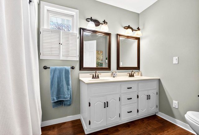 611 CHATHAM COURT, Neenah, WI 54956