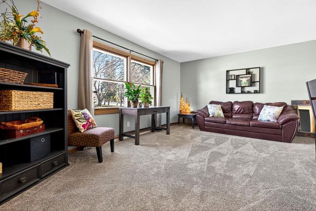 611 CHATHAM COURT, Neenah, WI 54956