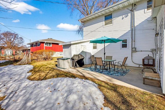 611 CHATHAM COURT, Neenah, WI 54956