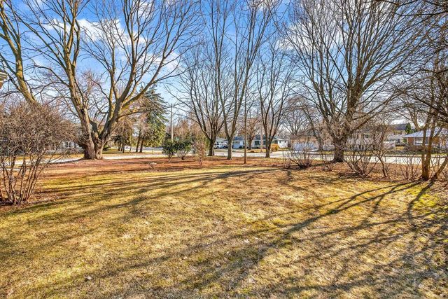 611 CHATHAM COURT, Neenah, WI 54956