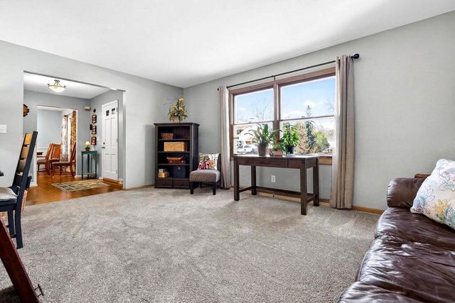 611 CHATHAM COURT, Neenah, WI 54956