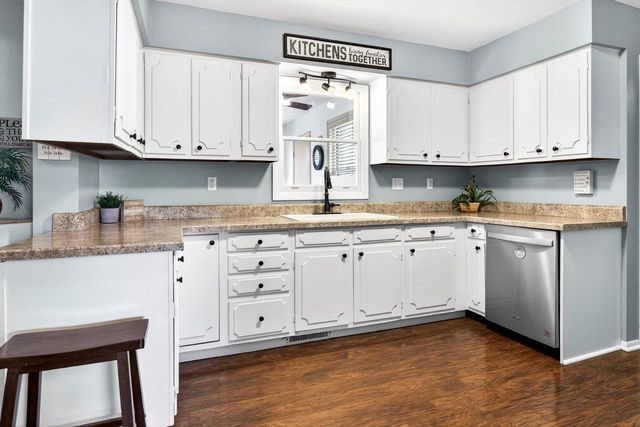 611 CHATHAM COURT, Neenah, WI 54956