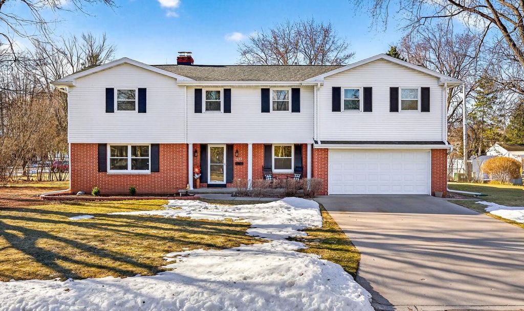 611 CHATHAM COURT, Neenah, WI 54956