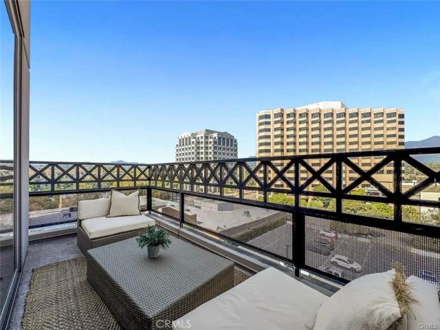 931 E Walnut 607, Pasadena, CA 91106