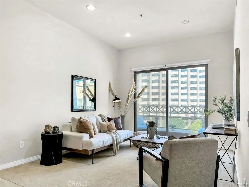 931 E Walnut 607, Pasadena, CA 91106