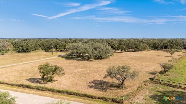 2160 Leisure Lane, Goliad, TX 77963
