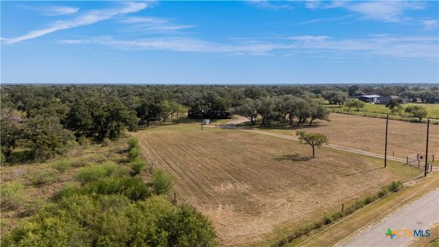 2160 Leisure Lane, Goliad, TX 77963