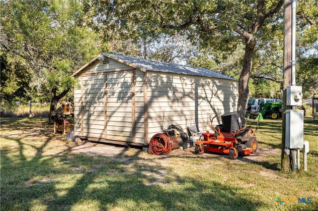 2160 Leisure Lane, Goliad, TX 77963