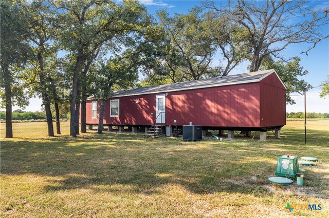 2160 Leisure Lane, Goliad, TX 77963